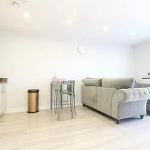 Apartment Georgina Luxury 2 Bed - Walking Distance To, Southend-on-Sea